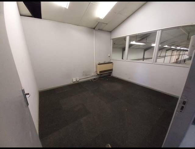 2,864M² FACTORY TO LET IN SACKS CIRCLE INDUSTRIAL